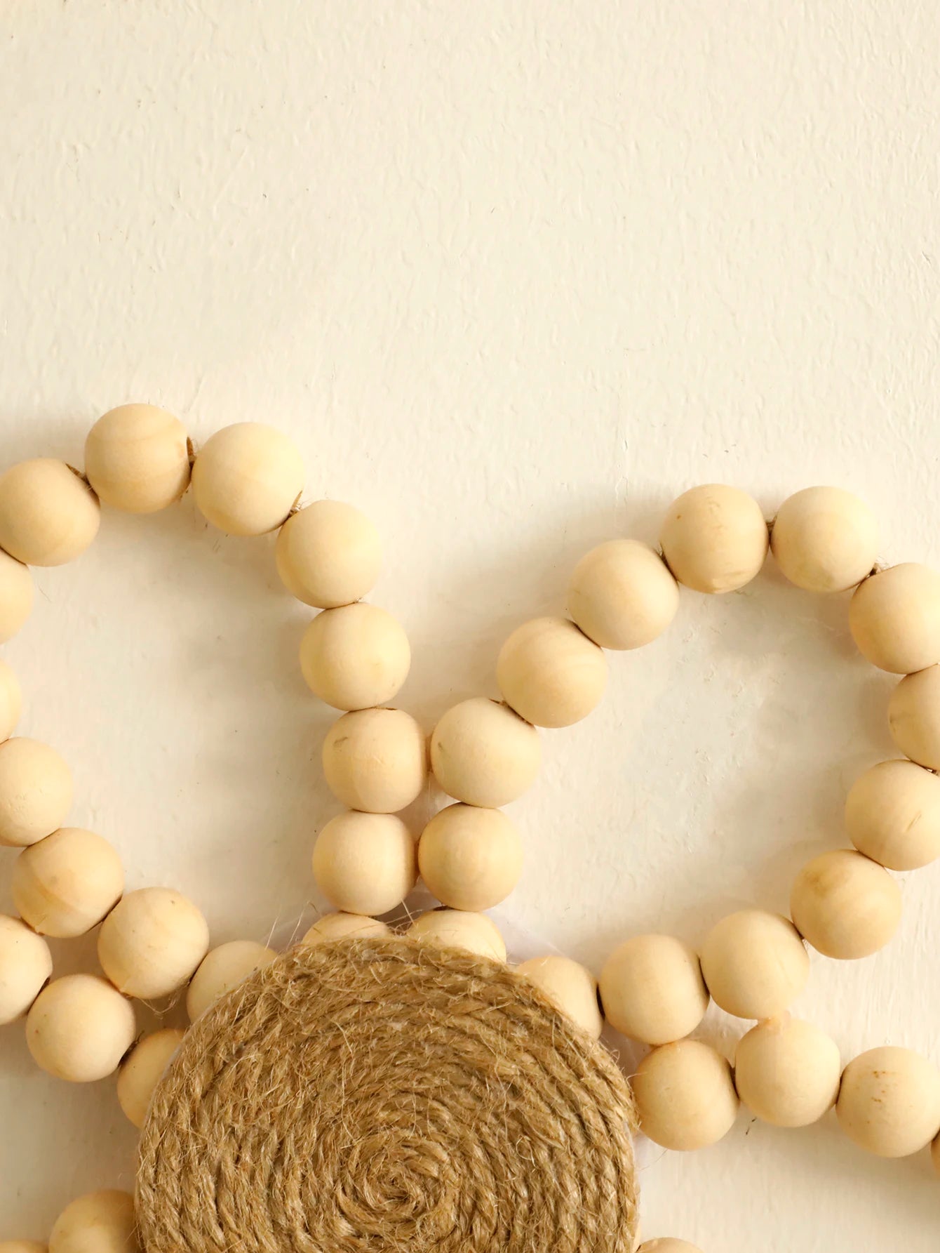 Wooden Daisy Flower Wall Hanging – Boho Beaded Home Decor Brownstick