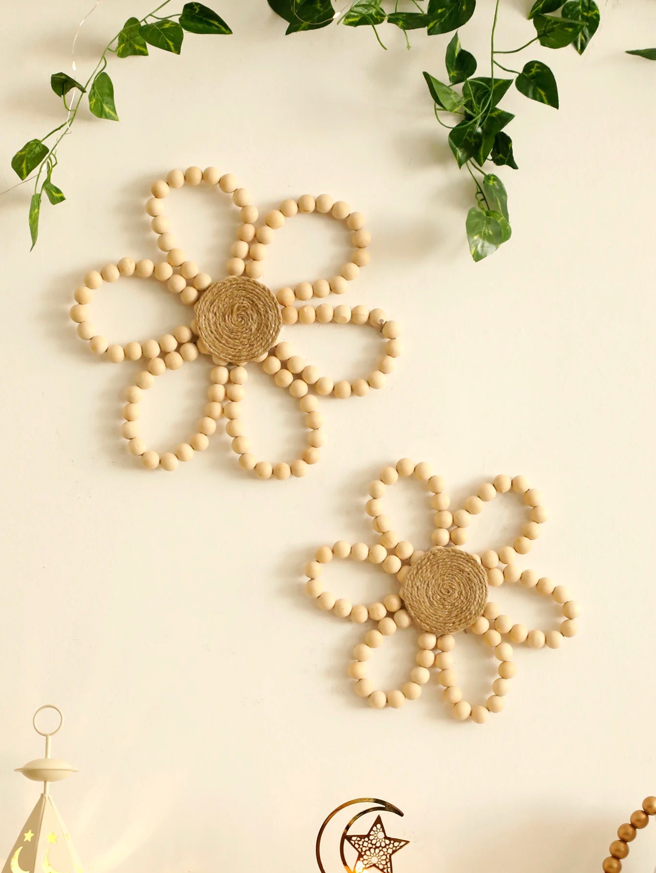 Wooden Daisy Flower Wall Hanging – Boho Beaded Home Decor Brownstick