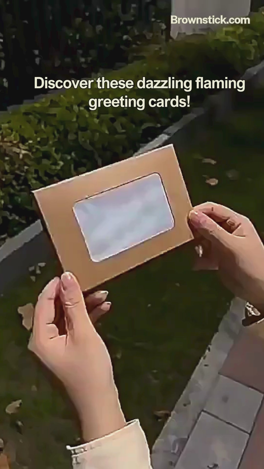 Video laden: Flame Burning Greeting Card with Envelope